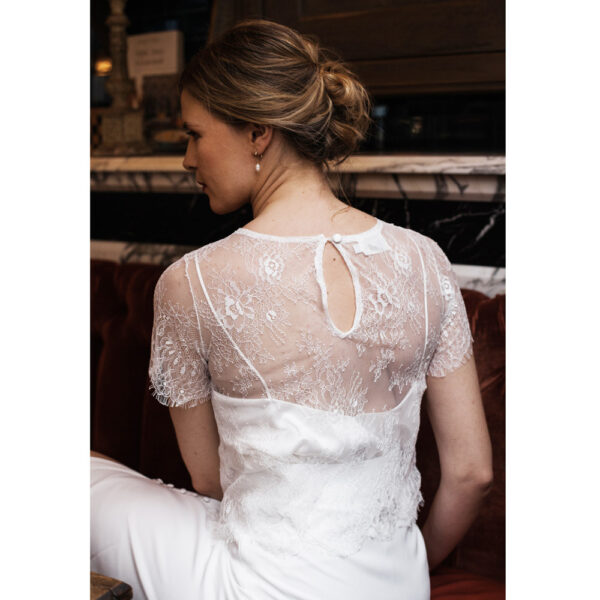 Top de mariée en dentelle blanc ivoire manches courtes. Haut mariage civil court. Acheter boutique paris et en ligne