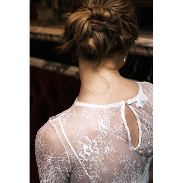 Top de mariée en dentelle blanc ivoire manches courtes. Haut mariage civil court. Acheter boutique paris et en ligne