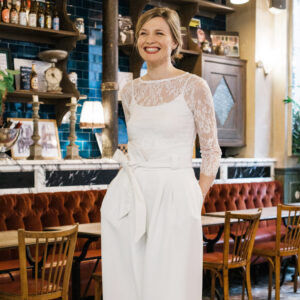 Top de mariée en dentelle blanc ivoire manches longues. Haut mariage civil court. Acheter boutique paris et en ligne