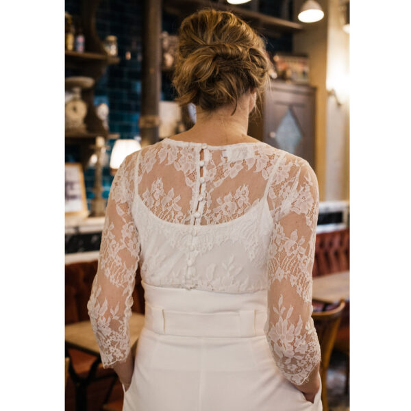 Top de mariée en dentelle blanc ivoire manches longues. Haut mariage civil court. Acheter boutique paris et en ligne