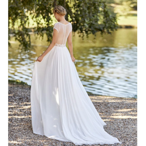 Robe de mariée bohème Walter collection Alma 2021. robe de mariée fluide et dos transparent. Essayer boutique mariage paris