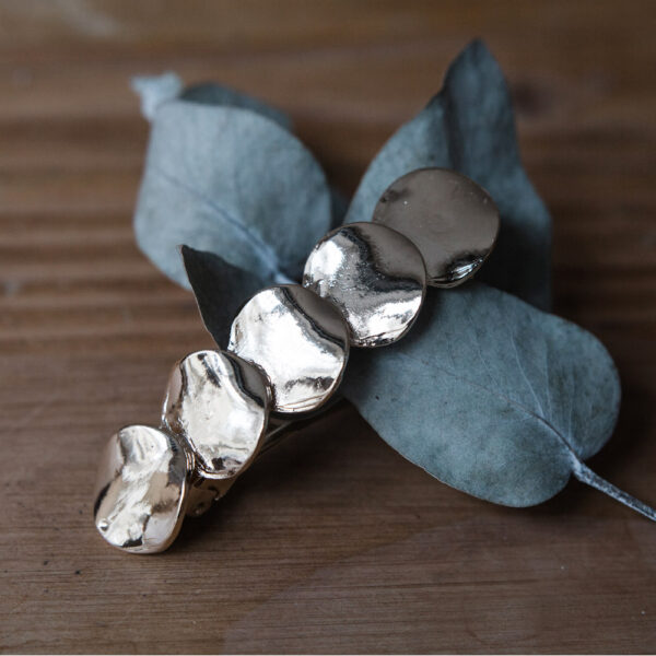 Barrette dorée en longueur ornée de 5 ronds. Accessoire de cheveux doré et stylé pour mariage ou quotidien. Acheter boutique Paris et eshop
