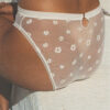 Lingerie culotte ivoire brodée marguerites Leandra par Icone lingerie. Lingerie petit prix. Acheter en ligne et boutique à Paris 11ème