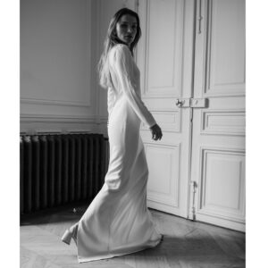 Robe de mariée manches longues dos nu Gabrielle. Tenue de mariée blanc ivoire. Mariage civil. Acheter boutique Paris et en ligne