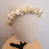 Couronne de fleurs stabilisées et séchées ivoire. Accessoire cheveux mariage champêtre. Acheter en boutique mariage à Paris en ligne