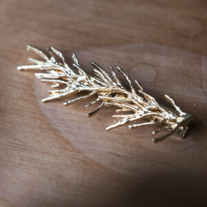 Barrette clip dorée décor branche. Accessoire de cheveux doré et stylé pour mariage ou quotidien. Acheter boutique Paris et eshop