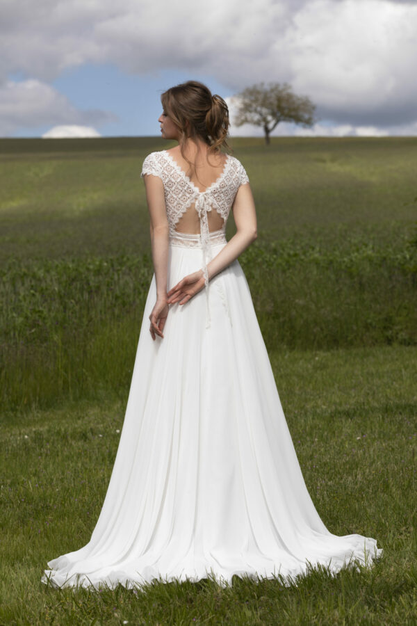 Robe de mariée longue Daniela haut dentelle