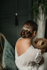 Peigne Firmin perles transparentes et feuilles dorées.