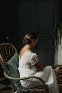 Peigne Firmin perles transparentes et feuilles dorées.