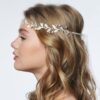 Tiare façon feuilles, strass et perles. accessoire cheveux mariée bohème. Boutique mariage en ligne et à Paris. petits prix