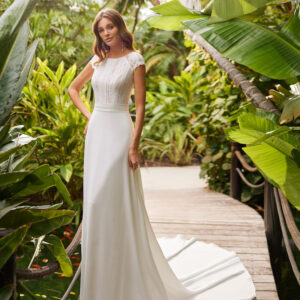 Robe de mariée bohème petites manches Harold collection 2023. Robe de mariée fluide près du corps. Essayer boutique mariage Paris