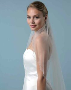 Voile mi-long tulle fin orné de perles de verre sur les bords. Acheter boutique accessoires mariée Paris. Eshop mariage en ligne