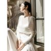 Etole à manches maille ivoire en mohair pour mariée. Accessoire de mariage à porter sur les épaules. Acheter en ligne et boutique mariage Paris