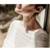 Etole à manches maille ivoire en mohair pour mariée. Accessoire de mariage à porter sur les épaules. Acheter en ligne et boutique mariage Paris