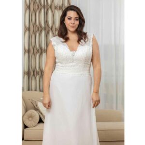 Robe de mariée longue Curvy Bohème en guipure collection 2023. Robe de mariée champêtre bohème. Essayer boutique mariage Paris