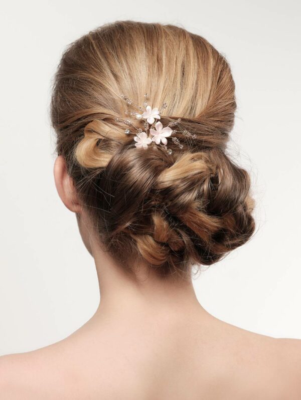 Pic à chignon de mariée fleurs et perles. Accessoire de cheveux mariage. Achat en ligne ou boutique mariage paris coiffure