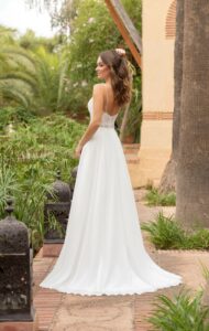 Robe de mariée Fauve collection Bo'M bohème 2024. Robe nuisette slip dress dentelle. Essayer boutique showroom mariage paris RDV