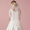 Voile de mariée court en tulle fin simple et dentelle. Accessoire mariage petits prix. Boutique concept-store paris et eshop