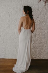 Robe de mariée Isabelle. robe nuisette slip dress mariage. bretelles fines, blanc ivoire. moins de 1000 euros. Boutique mariage Paris