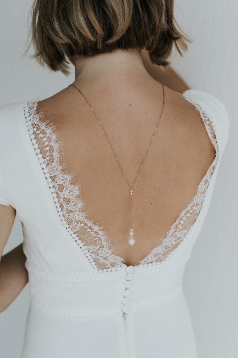 Combo collier et collier de dos cristaux et perles fin et délicat pour robe de mariée. Accessoire mariée. Acheter boutique Paris et en ligne