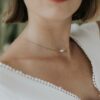 Combo collier et collier de dos cristaux et perles fin et délicat pour robe de mariée. Accessoire mariée. Acheter boutique Paris et en ligne