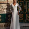 Robe de mariée Helena bohème manches longues fluide petit prix. Mariée d'hiver. Création française. Essayer boutique mariage paris RDV