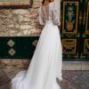 Robe de mariée Helena bohème manches longues fluide petit prix. Mariée d'hiver. Création française. Essayer boutique mariage paris RDV