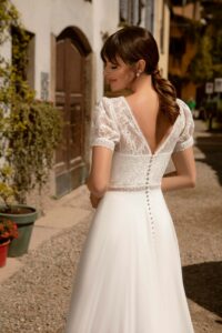 Robe de mariée Joséphine bohème dentelle manches courtes bouffantes. Robe mariage longues manches longues petit prix. Boutique Paris et en ligne