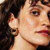Boucles d'oreille Gaia une perle dorées. Bijou accessoire mariée créateur fait main en France. Acheter boutique Paris ou en ligne.