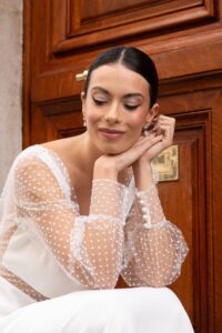 Boucles d’oreille dormeuses argent avec strass Lilly, accessoire mariée. Achat en ligne ou boutique mariage paris. Bijoux argent