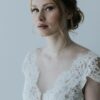 Collier de dos réglable doré cristaux et perles fin et délicat pour robe de mariée. Accessoire mariage perle. Acheter boutique Paris et en ligne