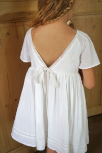 Robe fille Naomi Les Petits Inclassables style bohème chic pour mariage, cortège, demoiselles d'honneur. Boutique tenues cérémonie enfant.