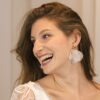 Boucles d'oreille pétales de fleurs en tissu rose très clair. Bijou mariage petit prix. Accessoire de mariée. Acheter en ligne eshop et boutique Paris