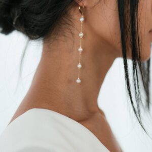 Boucles d'oreille pendantes 5 perles. Bijou mariage petit prix. Accessoire de mariée. Acheter en ligne eshop et boutique showroom Paris