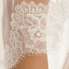 Voile de mariée long 2 couches en tulle et dentelle. Accessoire mariage petits prix. Boutique concept-store paris et eshop
