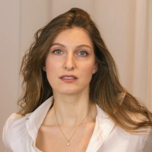 Collier simple et fin doré avec une perle. Bijou mariage petit prix. Accessoire de mariée. Acheter en ligne eshop et boutique showroom Paris