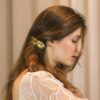 Barrette dorée fleurs rétro. Accessoire de cheveux mariée. Acheter en ligne eshop et boutique mariage wedding Paris centre
