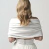Etole croisée ivoire Poirier. Châle, boléro, étole, cape accessoire de mariée. Acheter boutique mariage Paris. ou achat En ligne