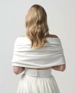 Etole croisée ivoire Poirier. Châle, boléro, étole, cape accessoire de mariée. Acheter boutique mariage Paris. ou achat En ligne