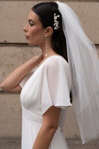 Peigne à chignon de mariée fleurs de porcelaines. Accessoire de cheveux mariage. Achat en ligne ou boutique mariage paris coiffure