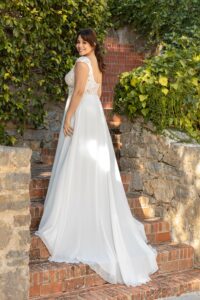 Robe de mariée Curvy Romantique nouvelle collection 2025. Robe mariage grandes tailles bohème petit prix. Boutique mariage Paris