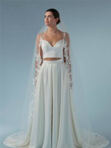 Voile de mariée en tulle avec fleurs brodées. accessoire de mariée . Acheter boutique mariage Paris. Eshop mariage en ligne