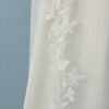 Voile de mariée en tulle avec fleurs brodées. accessoire de mariée . Acheter boutique mariage Paris. Eshop mariage en ligne