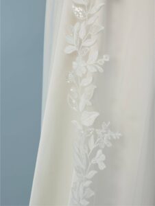 Voile de mariée en tulle avec fleurs brodées. accessoire de mariée . Acheter boutique mariage Paris. Eshop mariage en ligne