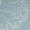 Voile long en tulle avec motif de fleurs et de feuilles en dentelle avec des paillettes sans rabat. Acheter boutique mariage Paris. Eshop mariage en ligne