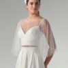 Cape avec perles blanc ivoire Poirier. Châle, boléro, étole, cape mariée blanche accessoire. Acheter boutique mariage Paris. En ligne.