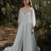 Cape avec perles blanc ivoire Poirier. Châle, boléro, étole, cape mariée blanche accessoire. Acheter boutique mariage Paris. En ligne.