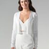 Cardigan blanc ivoire Poirier en tulle. Châle, boléro, étole, cape mariée blanche accessoire. Acheter boutique mariage Paris. En ligne.