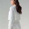 Cardigan blanc ivoire Poirier en tulle. Châle, boléro, étole, cape mariée blanche accessoire. Acheter boutique mariage Paris. En ligne.