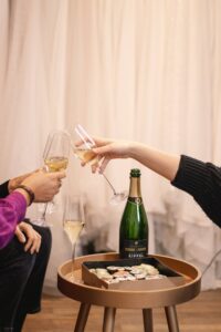Rendez-vous Essayage Festif. essayage robe de mariée champagne showroom paris proches mariage sushi macarons boutique wedding